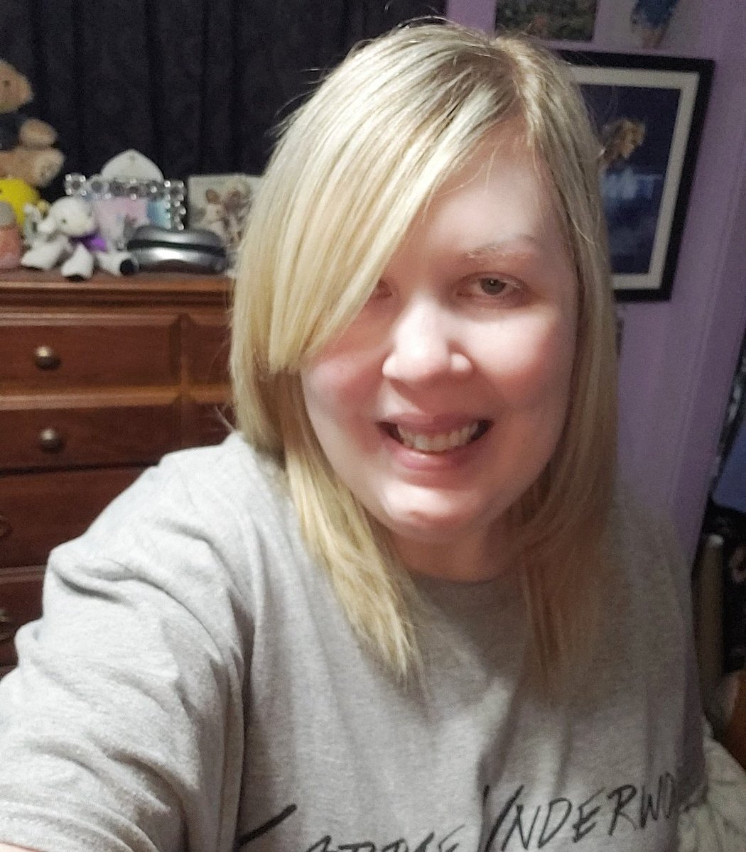 AshleyHLovesTay's tweet photo. Absolutely LOVE how my hair turned out today! Only used Monat Dry Shampoo, Rejuveniqe Oil, and Strong Flexi Hold Hair Spray. 👱♀️
#Monat #Hair #MonatGlobal #BestHairOfMyLife #Blonde #RejuveniqeOil #DryShampoo #StrongFlexiHoldHairSpray https://t.co/RkDok8eEIF