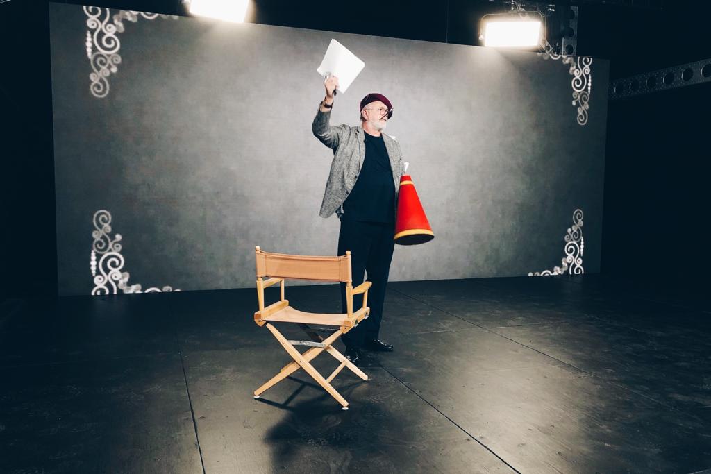SenovvA's tweet photo. BTS of Frank from the shoot for Studio 1401.
#senovva #studio1401 #studio #studiohouse #onset #inhouse #video #producing #la #losangeles #california #bts #behindthescenes https://t.co/tJgsv0d22k