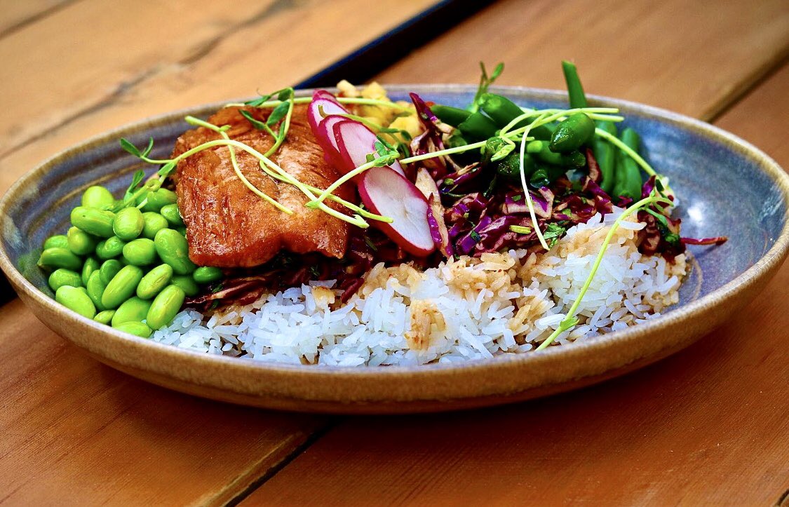 The *new* Pan Pacific Salmon Bowl with sustainably-raised soy-glazed salmon, pineapple salsa, marinated mushrooms, jasmine rice, green beens, purple cabbage, radish, mint, basil and cilantro just hit the CRAFT menu! Link to order: craftbeermarket.ca/edmonton