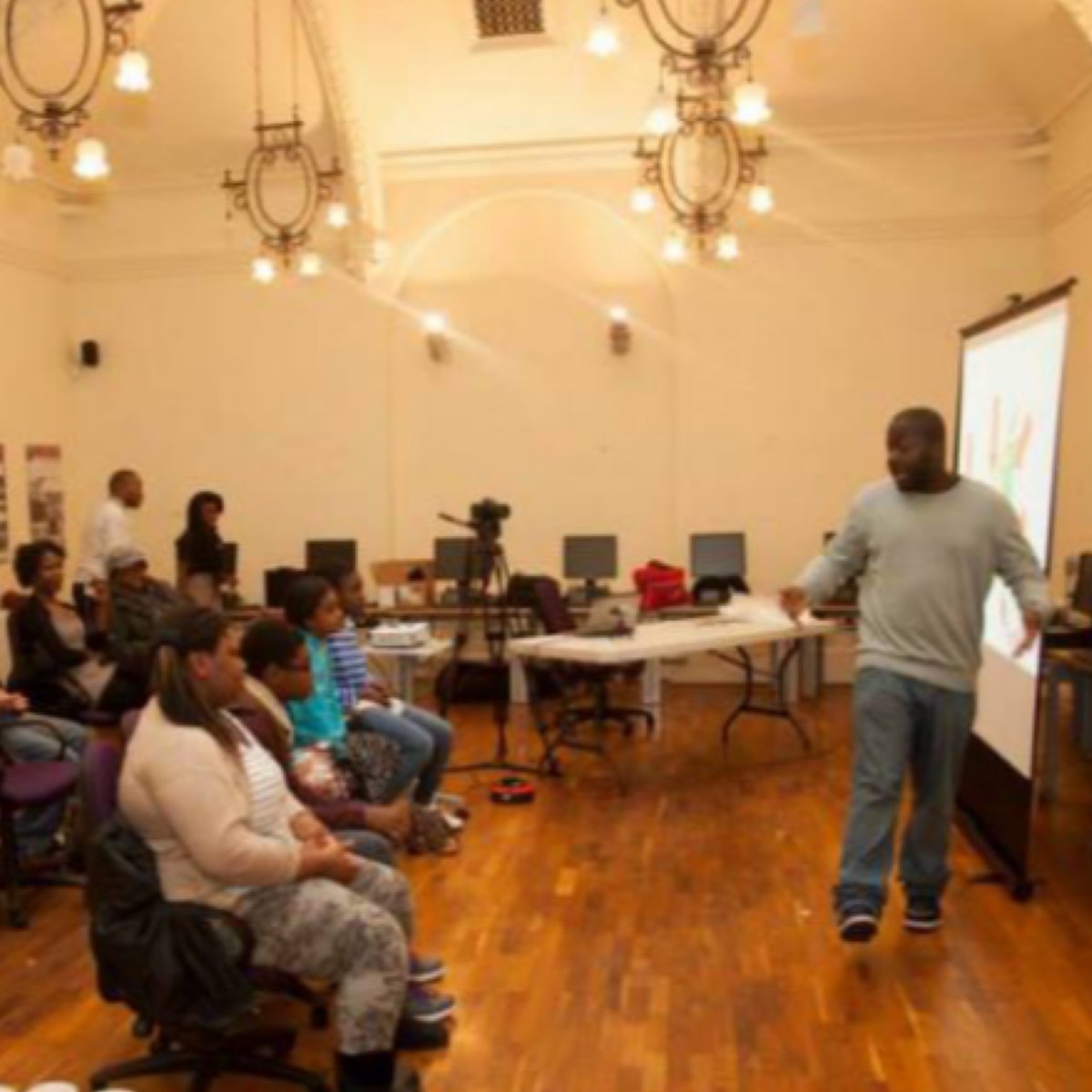 LIFE_CREATIONS_'s tweet photo. Partnering with Walthamstow Council was great beginnings for Life Creations. Delivering creative sessions to young people who aspire to be writers was amazing.. especially with their parents actively seeing their work first hand ! #whylifecreations #buildinggiants https://t.co/yIMNaL9hnT