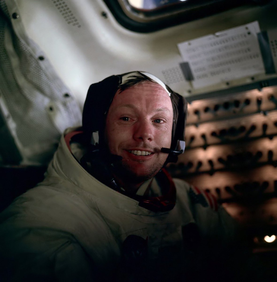 1-Neil Armstrong, photographié par Buzz Aldrin quelques moments après être devenu le premier homme à avoir posé un pied sur la lune en 1969.