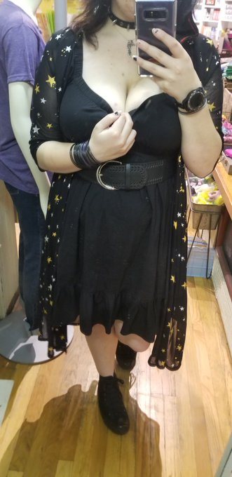 Took some sneaky at work pictures, check them out on my onlyfans!  💛https://t.co/ocM43GCoAY🖤 💛FREE FOR<a href="/tag/dogecoin"class="tags"><span>#dogecoin</span></a><a href="/tag/dogecointoadollar"class="tags"><span>#dogecointoadollar</span></a><a href="/tag/dogecointothemoon"class="tags"><span>#dogecointothemoon</span></a>