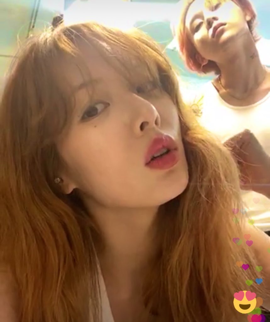 Hyunaforyou's tweet photo. [#LIVE] HYUNA mostra sua nova cor de cabelo em live feita no Instagram [27.05.2020]

Link: https://t.co/ZsKJv89hpT

Cr; hyunah_aa;
Tags; #HYUNA; #현아; https://t.co/deFqpTN3Wl