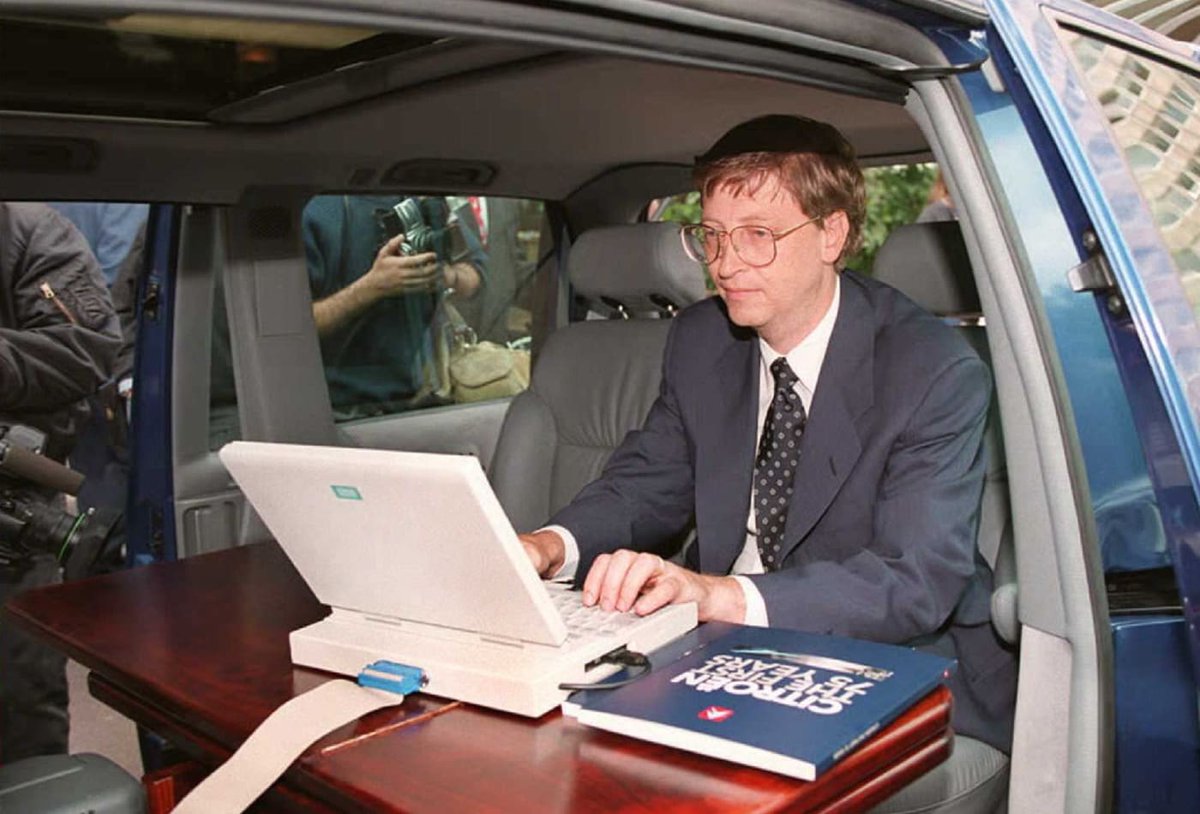 Here’s what #BillGates said about the internet in a #Microsoft internal memo 25 years ago today: It’s a ‘tidal wave’ cnbc.com/2020/05/26/how…