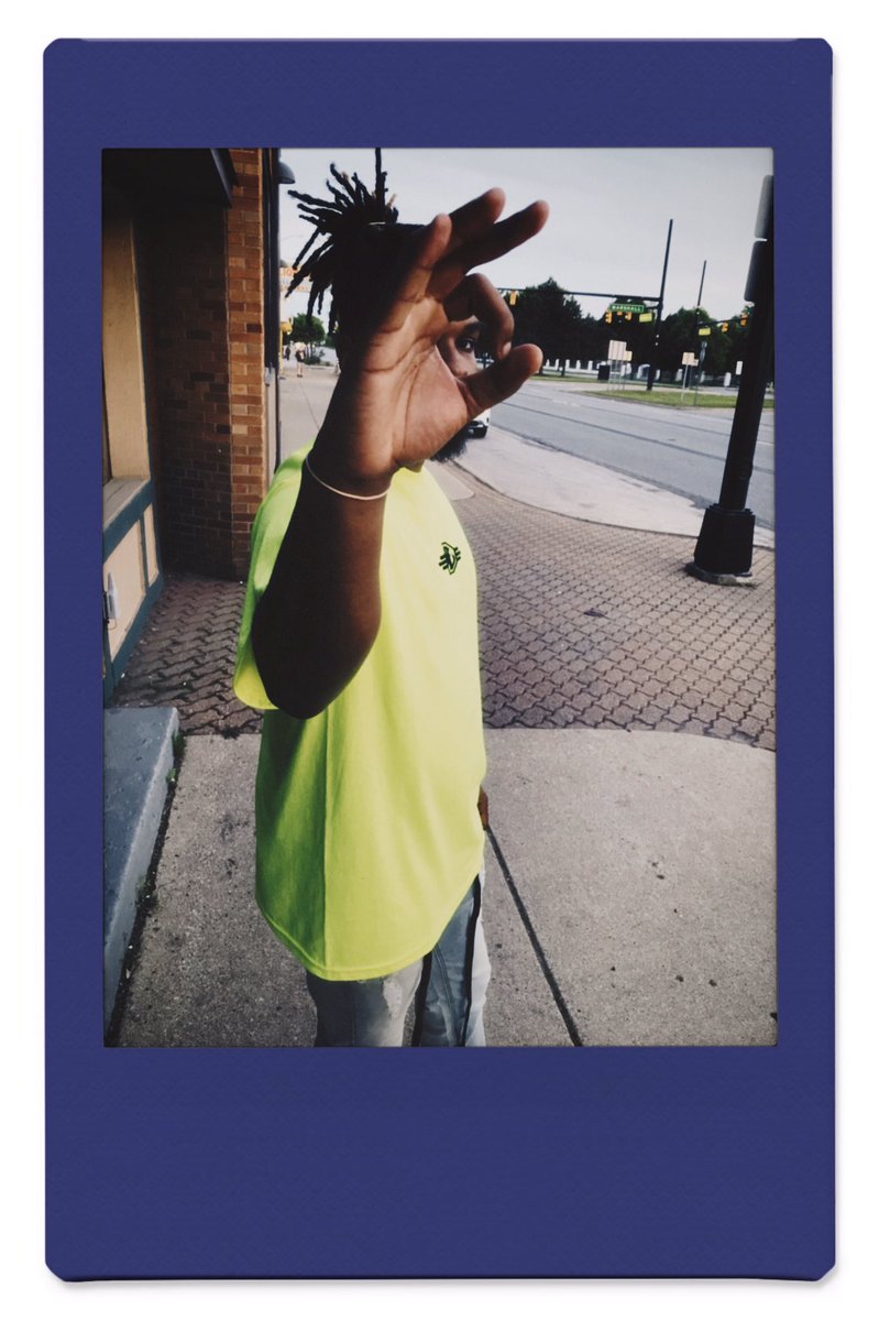 vversatilechild's tweet image. Oversized T ✅