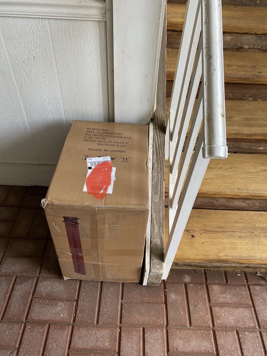 Purple_Star82's tweet photo. Thanks @UPS ! So exited to carry this box up the stairs https://t.co/zGH1DhEtcW