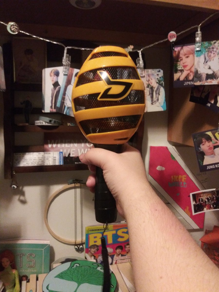 alwaysthedruid's tweet photo. MY FIRST OFFICIAL LIGHTSTICK! #BLOCKB #blockbclub #zico #taeil #kyung #ukwon #bbomb #jaehyo #po #kpop #lightstick https://t.co/2zVU99dw4F