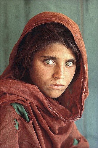 22-La jeune fille afghane aux yeux verts de Steve McCurry, 1984.