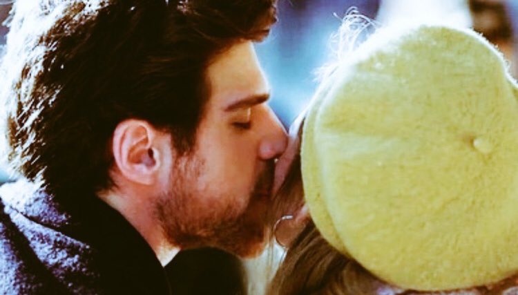 NedCerFandom's tweet photo. Yeni|#Zalimİstanbul ekibi yarın sete çıkıyor.Ancak #FikretKuşkan çekimlere katılmayacağını bildirdi,yapım şirketi evine ihtarname gönderdi.Dizinin yeni bölümlerinde Kuşkan'ın olmama ihtimaline göre önceden kalp krizi ve mezarlık sahneleri yazıldı.
Kaynak:@birsenaltuntas1 
#NedCer https://t.co/NjlVXMvdaF
