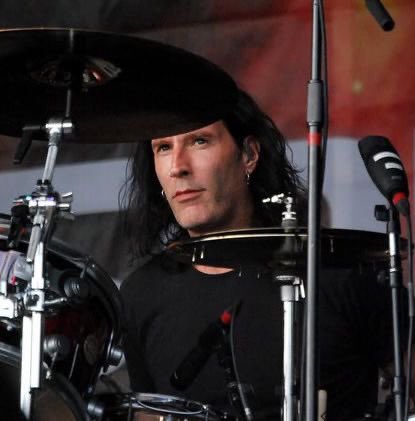 Happy birthday to our favorite co-founder and drummer sean kinney!! 

from day 1 to the end 