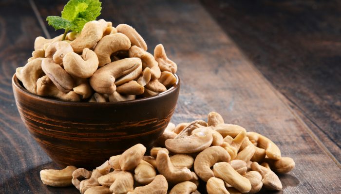 contre la formation de radicaux libres dans l’organisme, responsables du vieillissement prématuré de la peau. Et pour faire le plein d’antioxydants, y a les noix de cajou. Vitamine E, cuivre et sélénium vous aideront à rester en bonne santé.  https://www.consoglobe.com/noix-de-c... class= contre la formation de radicaux libres dans l’organisme, responsables du vieillissement prématuré de la peau. Et pour faire le plein d’antioxydants, y a les noix de cajou. Vitamine E, cuivre et sélénium vous aideront à rester en bonne santé.  https://www.consoglobe.com/noix-de-c... class=