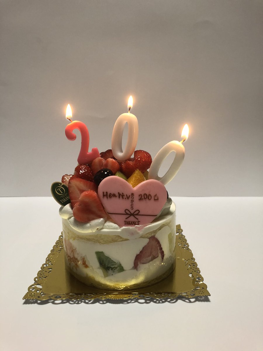 __19881227__'s tweet photo. @heart__v
Heart.v♥ ️ ✌ ️
show box첫 Live에서
200일 😊
축하 🎉
앞으로도 멋진 노래를 들려주세요 🎤
#Heart_v #ソンビン
#イアン
#チャンジン https://t.co/iFAaabasgg