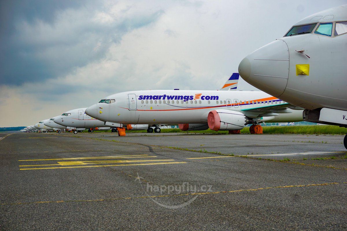 happyflycz's tweet photo. Planes grounded by coronavirus🛬 @BoeingAirplanes #Prague #aviation #planes #airplanes #Boeing https://t.co/9i7ZTPhZmx