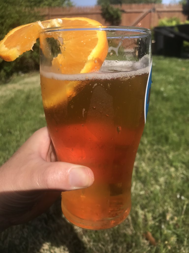 LIBreweries's tweet image. A great homebrew made by my friend James. It’s a Belgian Wit (6.4 ABV) accentuated with a fresh orange slice. This is a great style of beer to enjoy after cutting the grass. If you want to learn about how to brew please follow the new account @newtobrewing #homebrew #homebrewing
