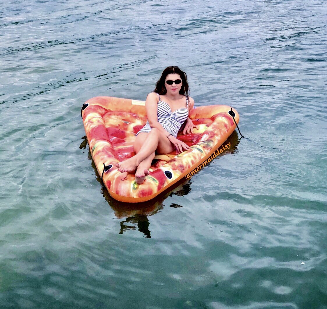 🍕 Fact: There is no graceful way to get on a pool float. 😬⁣
⁣
#tankini is #victoriasecret #onthewater #onthelake #chokecanyon #lake ⁣#texas 
#pizzafloat #pizzafloatie #mymermaidlife #ilovepizza