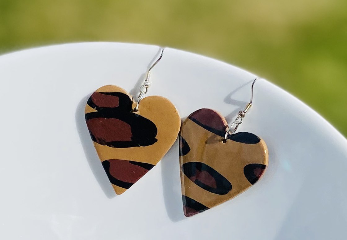 Roar! #leopard #hearts