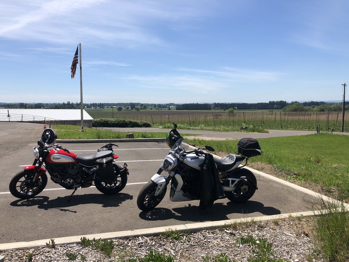 MiraWoofWoof's tweet photo. Took a break from hobbying, got out with my wife and enjoyed the nice Pacific Northwest day π#WarhammerCommunity #Ducati #couplesthatridetogether https://t.co/Yl0bYXtXHb