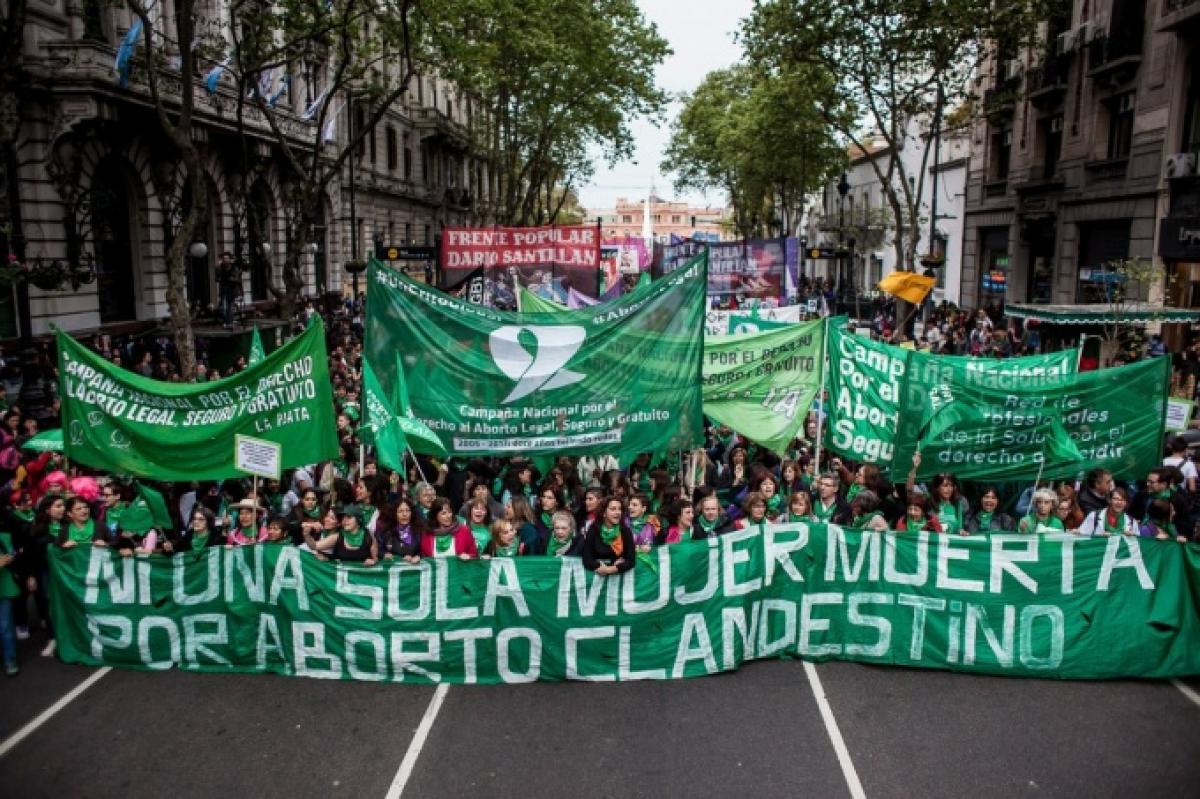 EliGAlcorta's tweet photo. Hoy la @CampAbortoLegal cumple 15 años de militancia y trabajo incansable por el derecho a decidir de mujeres y diversidades. #15AñosDeCampaña sosteniendo en agenda los derechos en materia de salud sexual, reproductiva y no reproductiva, por la libertad de todos, todas y todes. https://t.co/r1JAvyEZzL