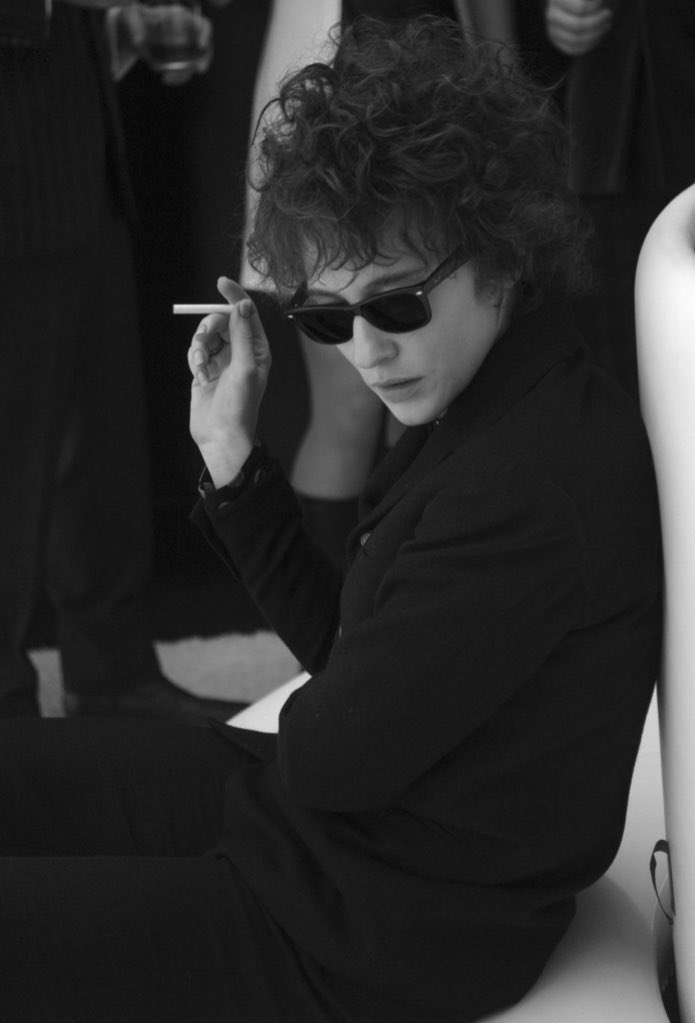 i’m not there (2007)celine by hedi slimane (2018-)despite my distaste towards new celine, i’m not there has a rockstar quality with sophistication—something saint laurent lacked with its loud prints & 21st century silhouettes. a black suit+sunglasses is a new celine signature.
