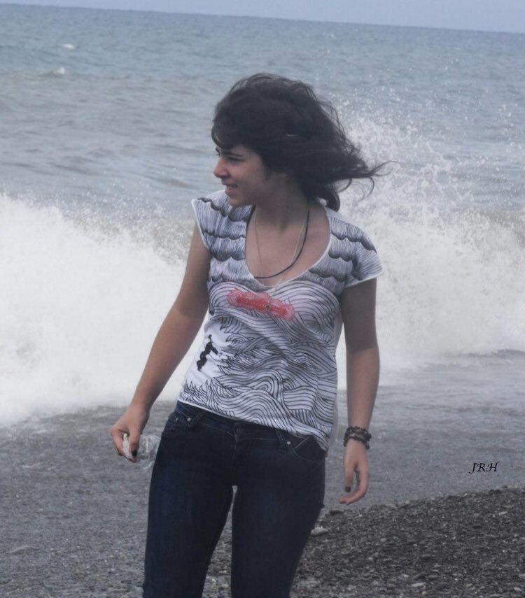 RadioheadClub's tweet image. RHclub member Tsira Sanaia’s handmade #TheEraser cover art t-shirt. She made it herself. Tsira is from #Tbilisi, Georgia 

Send your photo if you have @Radiohead t-shirt