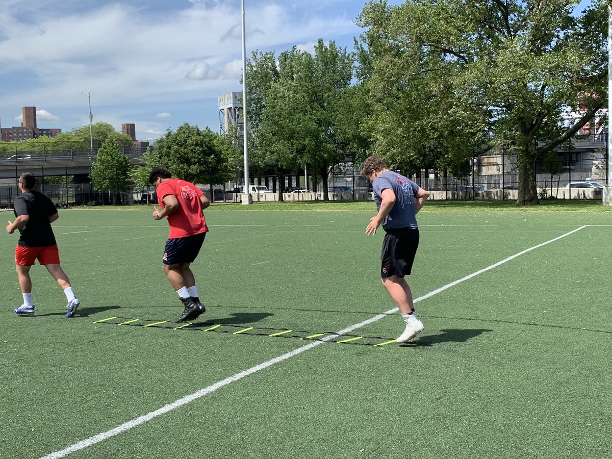 caserta_ryan's tweet photo. Great work with the Stepinac ‘19 OL @amari_broady @mikey_tartaglia  @AJCornelius65 @CoachKenBarger @StepinacSports @StepinacS https://t.co/4Z7JTVGJwL