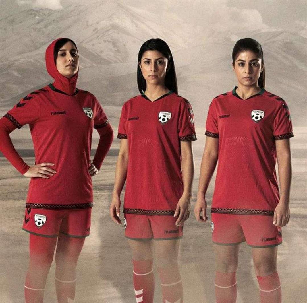 Hoy les traigo un hilo bastante diferente.Hoy hablaremos de Shabnam Mobarez y de la Selección Nacional Femenina de Afganistán.En este pequeño hilo intentare mostrarles la importancia de ciertas personas en la seleccion y la problemática que las rodea diariamente.Abro hilo.