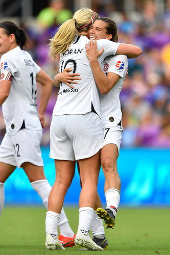 lol the first pics remind me of tobin. and speaking of tobin, the hugs!!