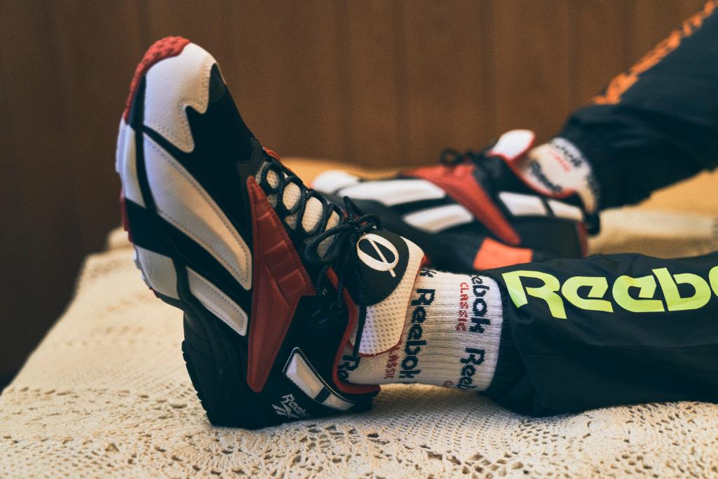 Reeboktokyo's tweet photo. アーティストSWAY率いるクリエイティブ集団N0IRと3度目のコラボレーション。昨年末発売のアパレルコレクションと連動したカラーリングでスポーティーに履きこなす「Reebok × N0IR INTVL 96」 2020年6月6日(土)発売!
△https://t.co/q3QD12z07J
@sway_official
#リーボッククラシック #N0ir https://t.co/viyQV7pVQ0