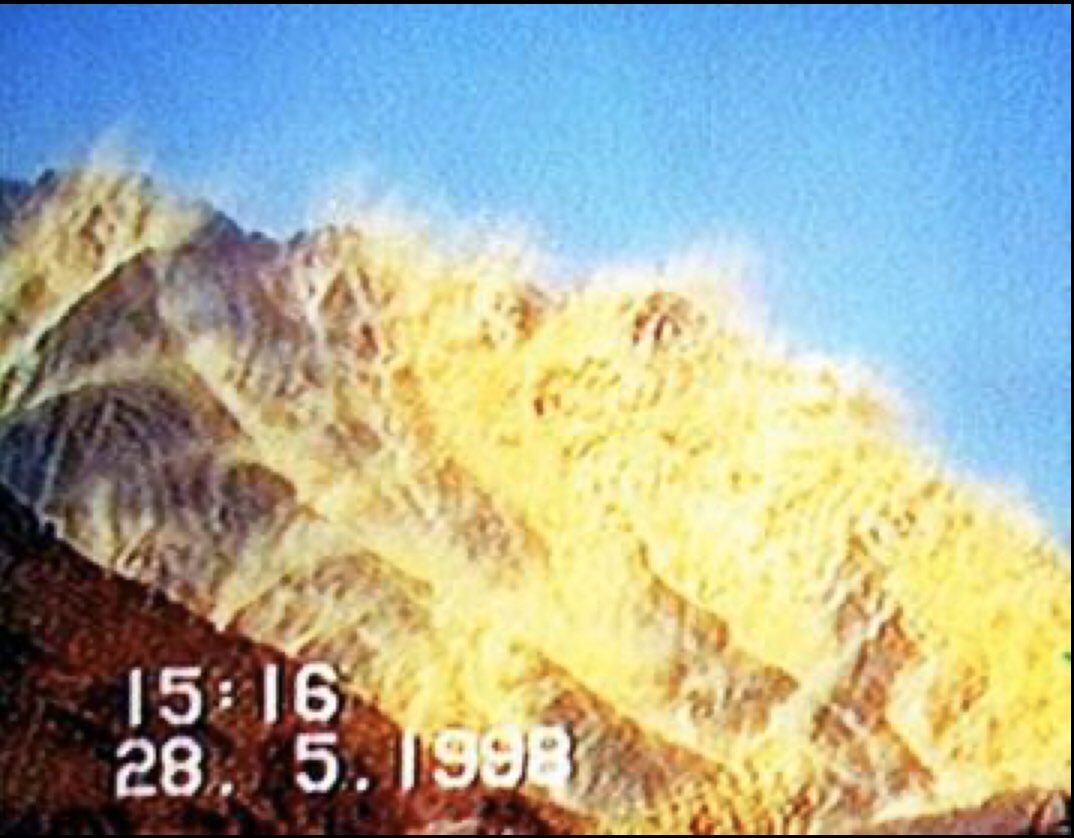 At 03:16 PM PST the mountains of chagai erupted with 5  #Nuclear blasts, this was Chagai-1 ... 40/n  #یوم_تکبیر  #YomeTakbeer  #YomeTakbir