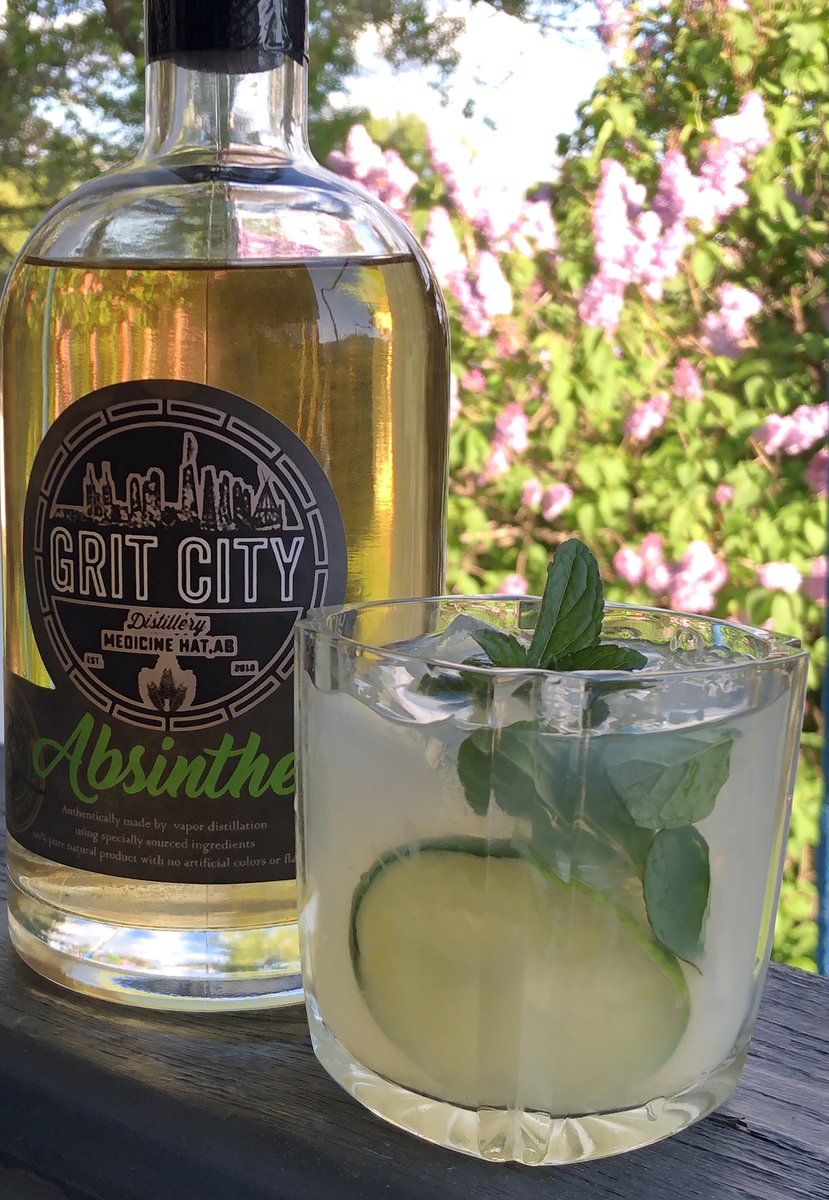 sweetpurehoney's tweet image. So tonight I made my first absinthe honey mojito with our @flowhive clover honey! Creating a new cocktail is definitely like trying out a new recipe! Grew the mint, harvested the honey and used our local distilled absinthe. #gritcity #rawhoney #mojito