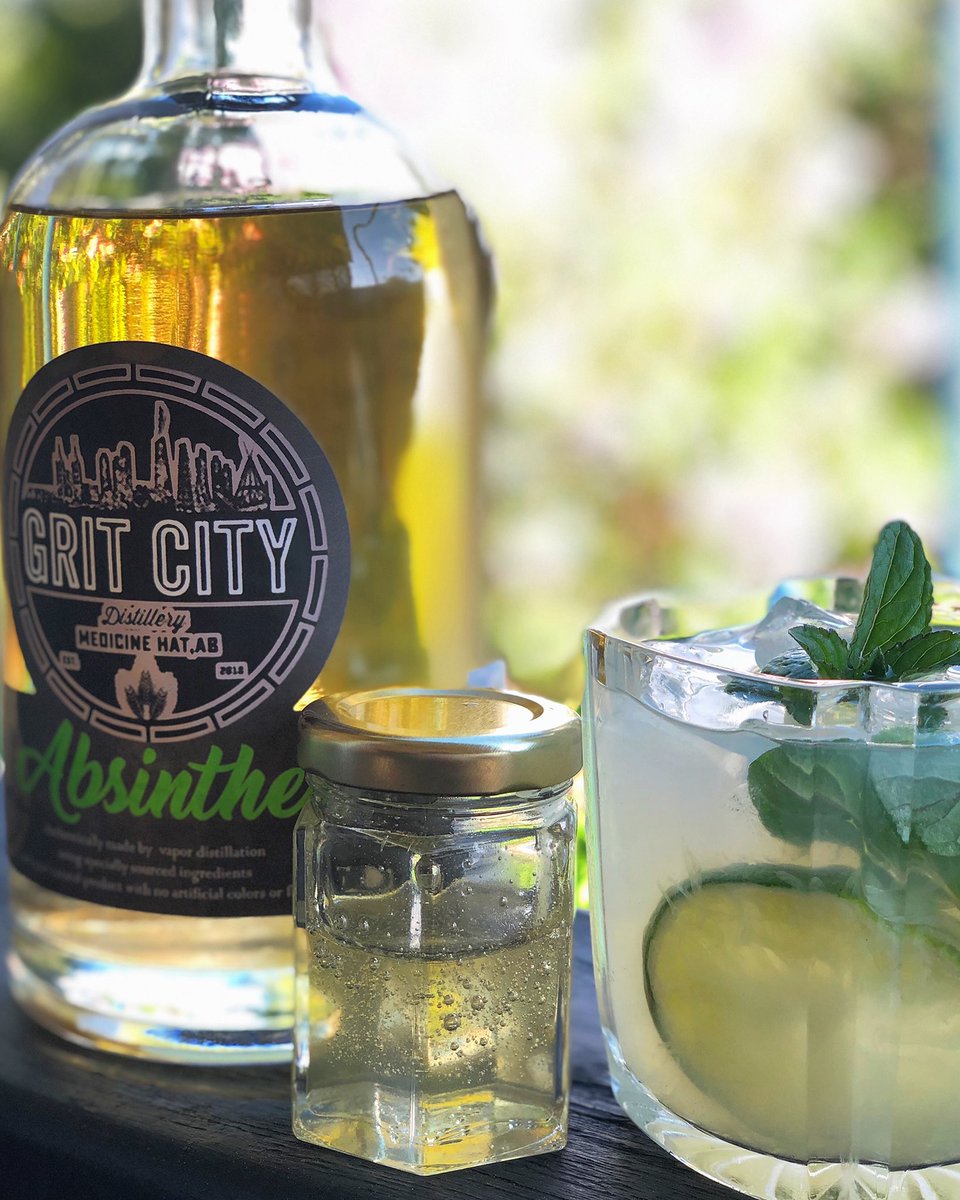 sweetpurehoney's tweet image. So tonight I made my first absinthe honey mojito with our @flowhive clover honey! Creating a new cocktail is definitely like trying out a new recipe! Grew the mint, harvested the honey and used our local distilled absinthe. #gritcity #rawhoney #mojito