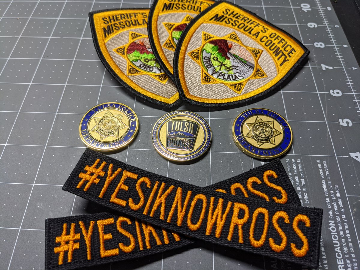 RealDarrellRoss's tweet image. As promised! Thanks for helping @seebiscuit get to 2k! Keep going! Thanks @Bill_Burt_409 for the extras!

Giveaway ends at 12pm Central tomorrow.

1) Don't DM me.
2) Like and Post in this thread.

#LivePDNation
@OfficialLivePD
