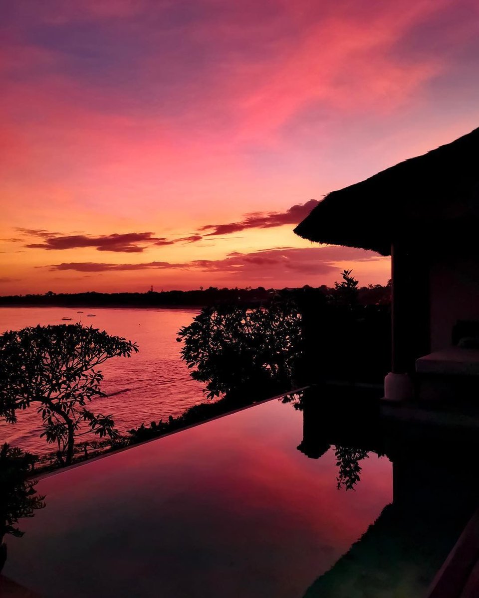 El sol se pone en @fsbali con una maravillosa vista que te enamorará. #VolveremosAViajar y a disfrutar de esos lugares que tenemos planeados visitar.

#FourSeasons #Bali #atardecer #sunset #FSTakeYourTime #DreamWithFS #FSCobtigoEnCasa #FSConnectsAtHome