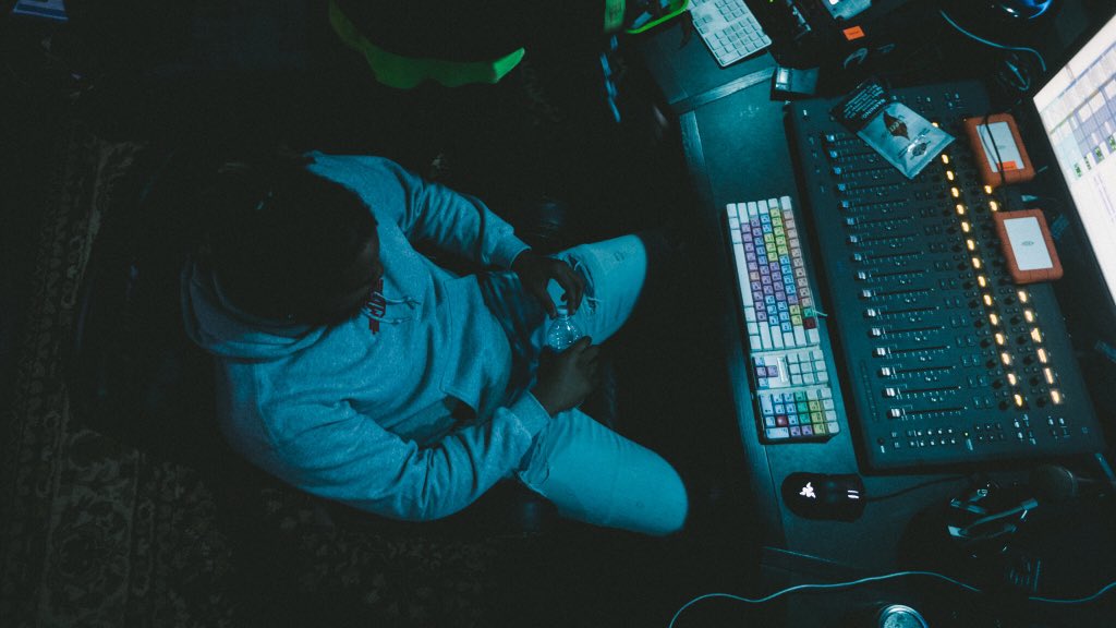 vversatilechild's tweet image. VE R S A T I L E C H I L D 🖤