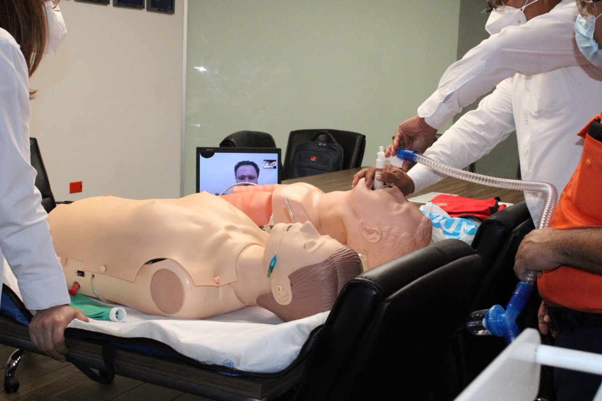 Noticias_Tabasc's tweet photo. #NoticiasTabasco
#Local | ¡ANTE PANDEMIA CANACINTRA AUXILIA A LA SALUD DE TABASCO!
La presidenta de @CANACINTRA_Tab, @caremi10 llevó a cabo la entrega a @SSalud_Tab del Brazo Mecánico para Apoyo de Respiradores, #Bramer, diseñado y fabricado por Canacintra Tamaulipas
(hilo) https://t.co/tavn6ZJj5m