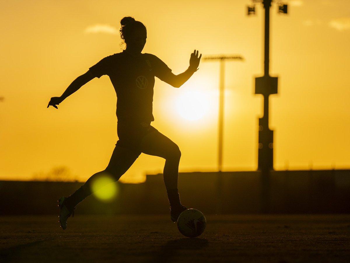 🌅 + ⚽️ = 🥰