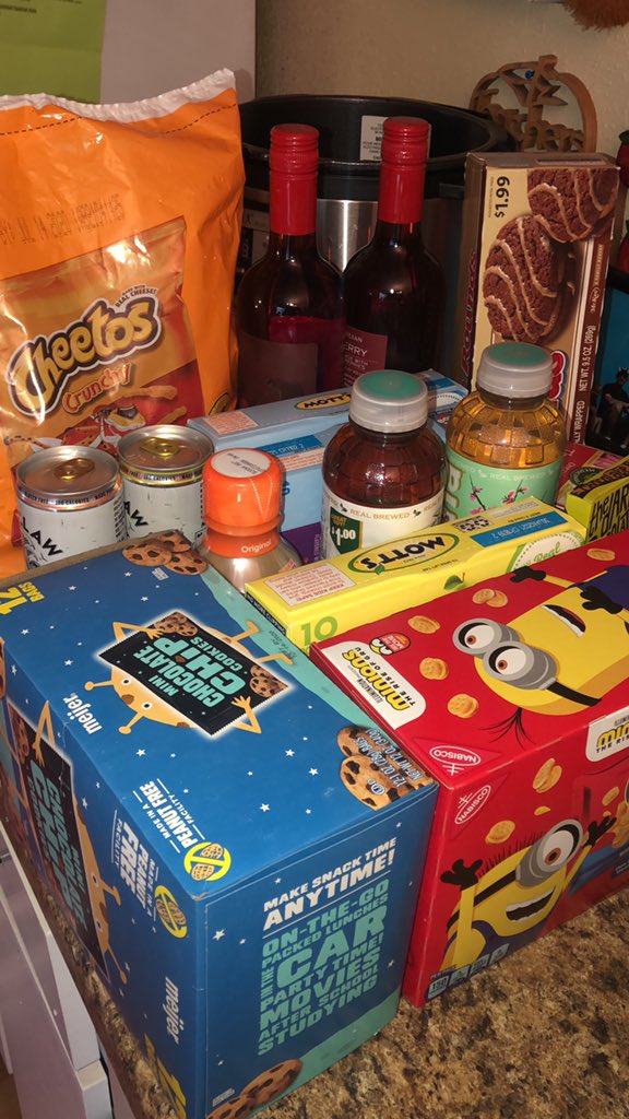 tacolover1980's tweet photo. @NKOTB Iβve got some goodies ready to go for this weekend β€οΈ #snackattacks #bringasmile https://t.co/sErbaz1VNJ