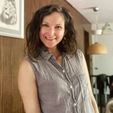 peardmade's tweet photo. Happy me-made May! This was a long sleeve, but being it’s super light weight- it made more sense for the summer. Anyone else use a straightener to “iron” there plackets?! Not perfect, but EASY!! Are you wearing me-made clothes this month? #memademay2020 #memademay #memadeeveryday https://t.co/nL1kMuqGEx