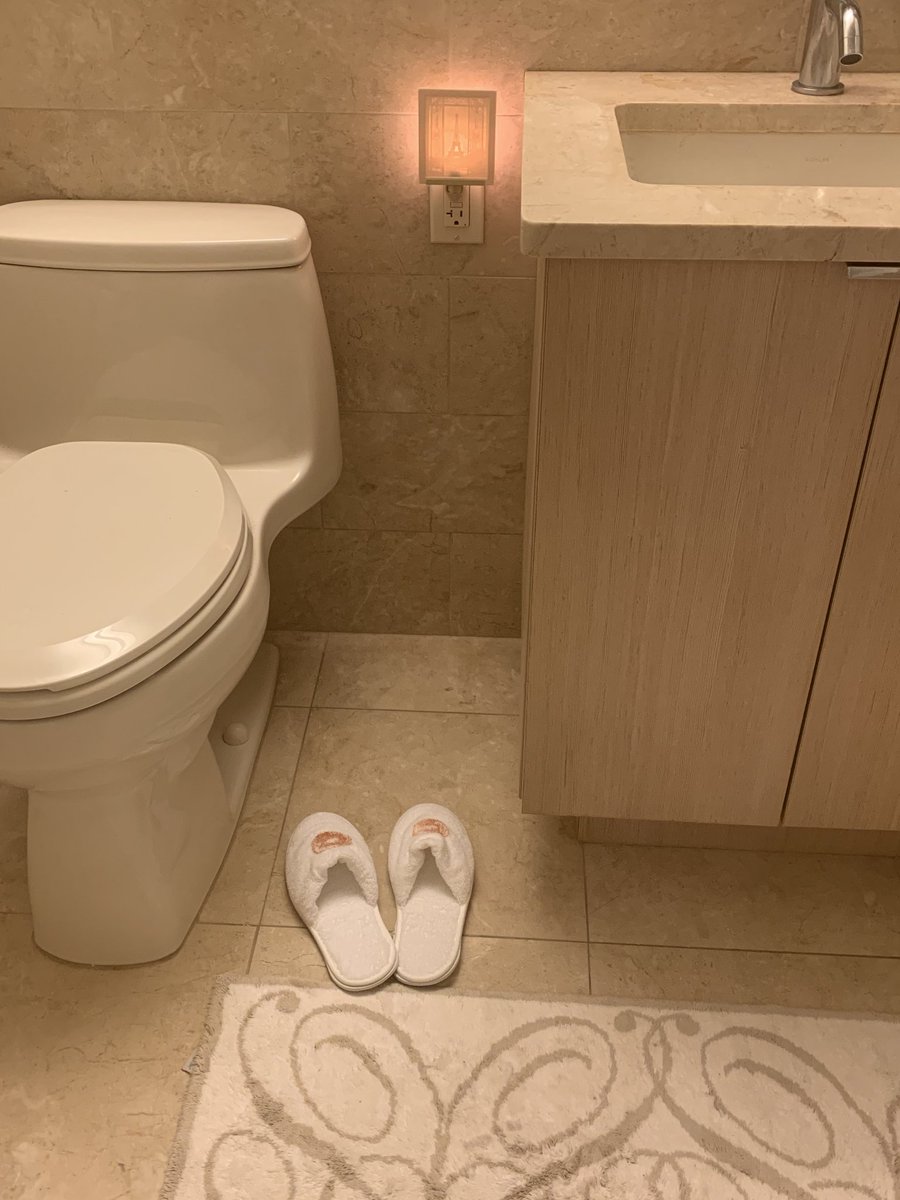 GraceRandolph's tweet photo. My #MortalKombat11 “AfterBath” kit came!! 🥊

I now have a #MortalKombat themed bathroom 🛁!

I hope everyone is enjoying #Aftermath which just debuted yesterday - thank you to ⁦@wbgames⁩ ⁦@NetherRealm⁩ for thinking of me 🤗 https://t.co/qxAABf8eDT