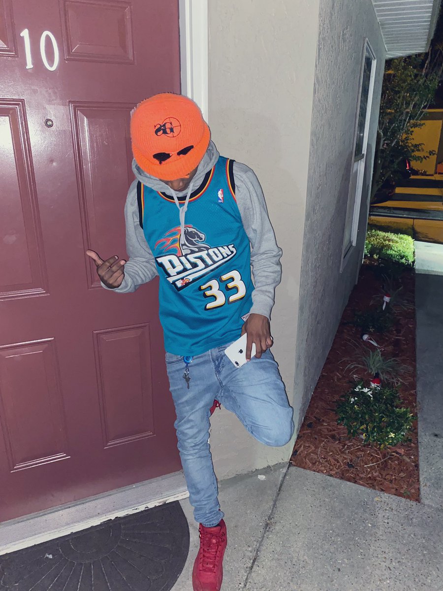 SC5ive's tweet image. I ⚡️like dem bitches👩🏾 that be snappin🏺 in person, ion 🚫neva be going off da 🖥internet 🧡💙🚼💤  #SG #SNIPERGANG #FreeKodak