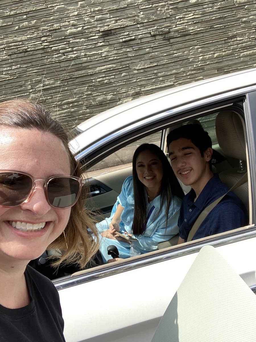 RayburnU's tweet image. CLASS OF 2️⃣0️⃣2️⃣0️⃣!!! Y’all did it, Texans!! We are super proud of you and can’t wait to see what your futures hold!! 👏👩‍🎓💙👨‍🎓👏 #paradevibes #ClassOf2020 #justgettinstarted #hardworkpaysoff