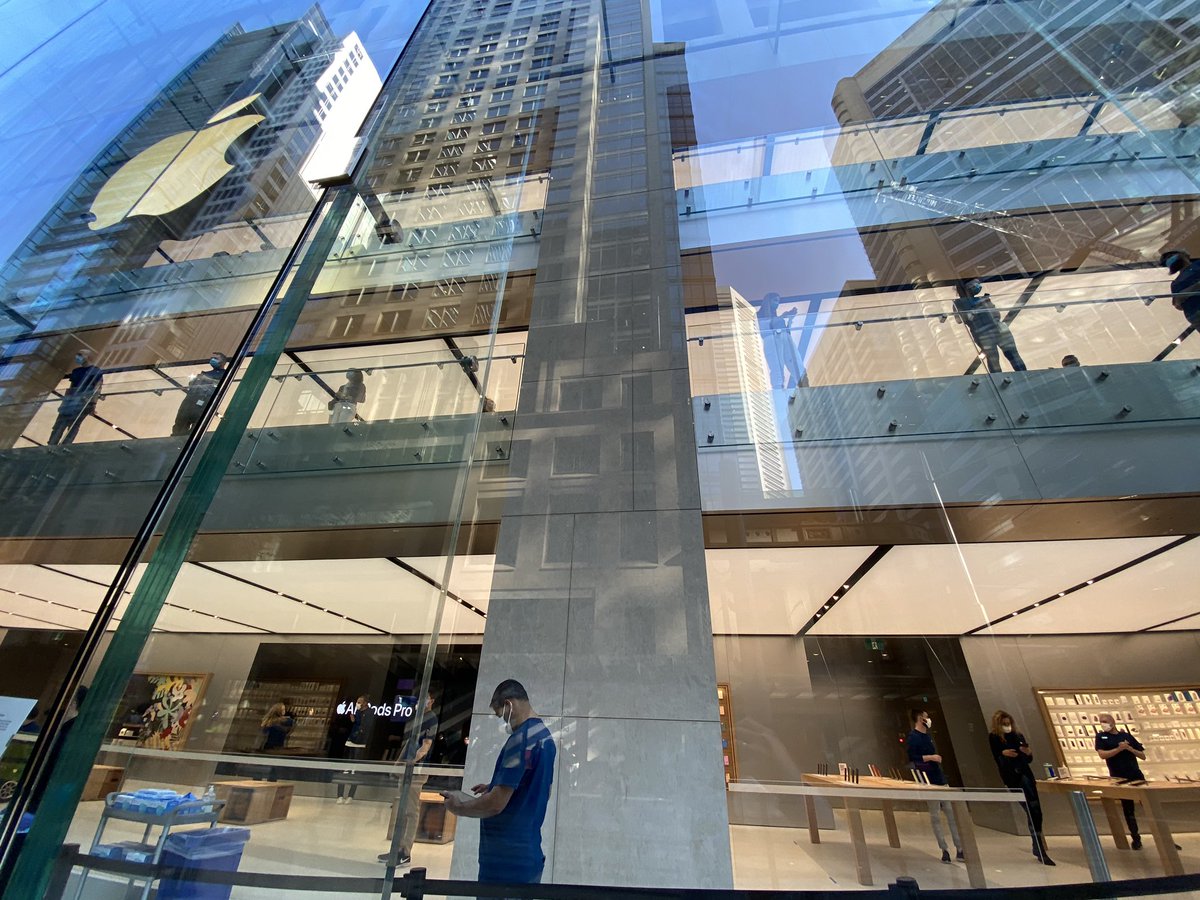 jimmygunawanapp's tweet photo. #AppleStore2020 #sydney #newspirit #everydaynew I got temperature checked and free Apple Mask 😷 all good! https://t.co/x6iWovXXpa