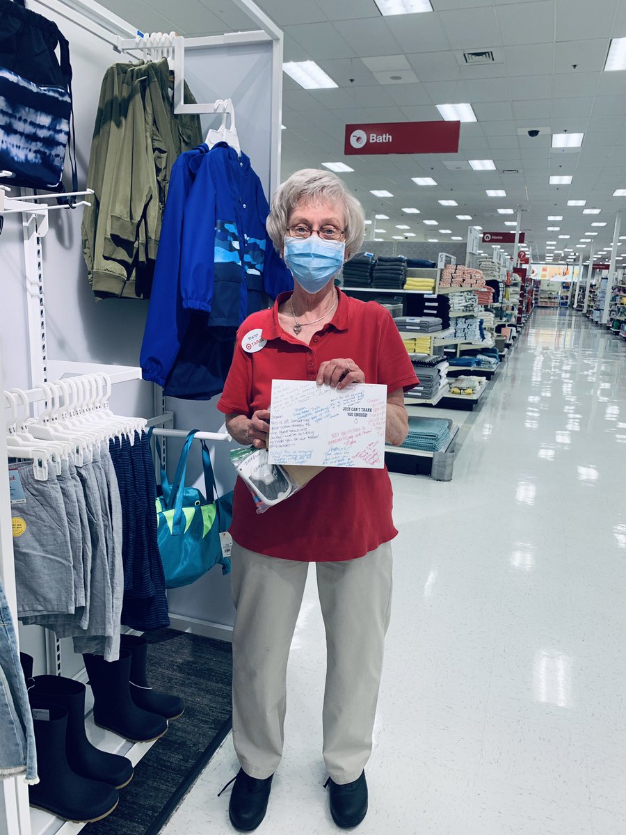 Joyfully_Sassy's tweet image. 21,000 Red cards!! How Amazing!! Way to go Sharon keep raising that number! #T0069 #Target #redcard