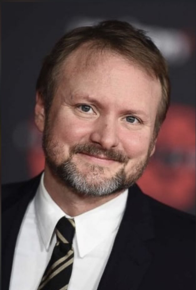 The movie was directed by this fine gentleman. Rian Johnson is a very talented director (and he is very active in Twitter, so I hope he sees this). This thread will raise the question: IS RIAN JOHNSON A JONATHAN LYNN ENTHUSIAST??????? (2/n)