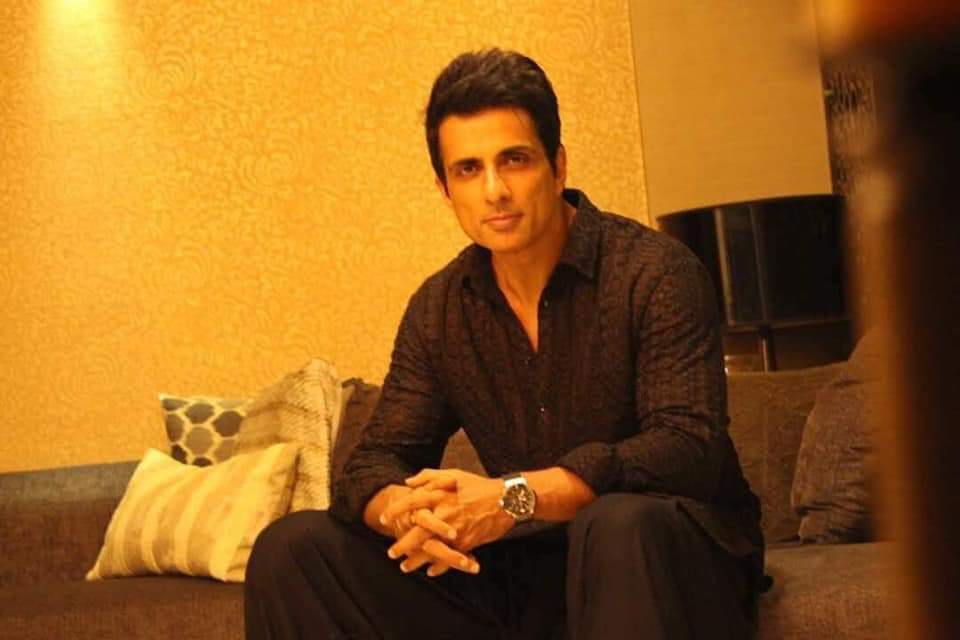 Shame on All of us 
Yai Hai Real Hero #SoonuSood 
Kaha per hai ajj wo log 
Badi badi baten karte The
Kuch Seiko Sonu Sood se
<a href="/imVkohli/">Virat Kohli</a> #Shakerdawa <a href="/SrBachchan/">Amitabh Bachchan</a> <a href="/akshaykumar/">Akshay Kumar</a> @Bollywood <a href="/AnupamPKher/">Anupam Kher</a> <a href="/iHrithik/">Hrithik Roshan</a> <a href="/Varun_dvn/">Varun sunny sanskari Dhawan</a> #MSDhooni #IndianCricketTeam