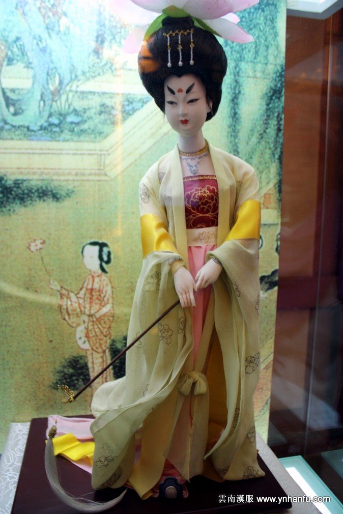 toph's fancy dress is hanfu from the tang dynasty, worn often among royals