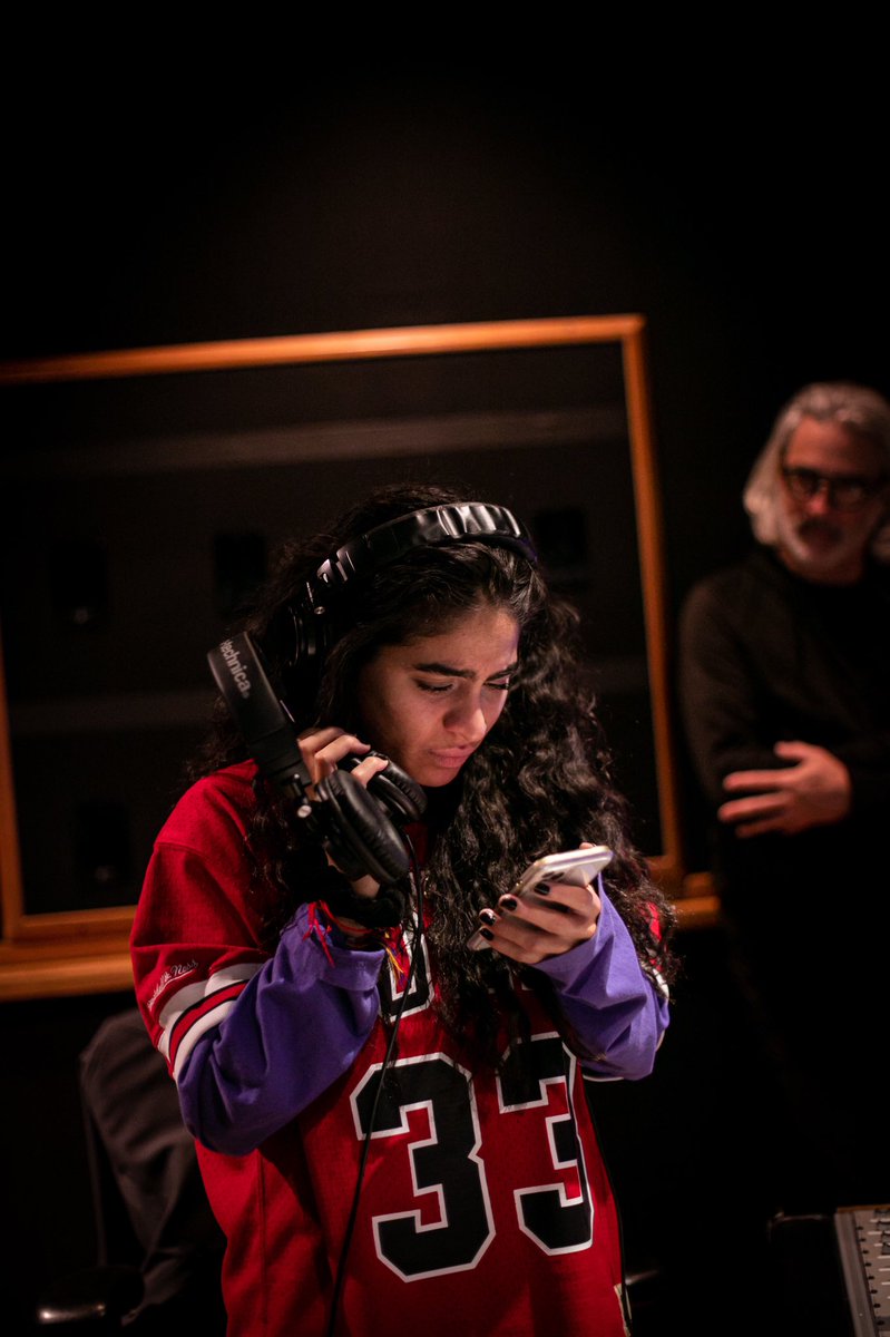 Jessie Reyez gets back to the basics with a piano cover of #Drake's Headlines. Hear her #SpotifySingles session 🎹 spoti.fi/JessieSingles