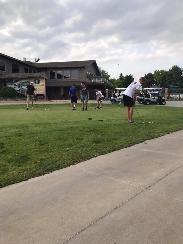 GolfCrusader's tweet photo. After day 1 always went out to eat and talked about the round then always went back to course to practice. Then back to hotel and to swim.            @GoeringJack @Efox391 @eshansood @caseybrown1997 @carson_hamik_23 @pkort73 @jaydenpalik @tuckerkrz20 @GoeringWill22 @CTMagic3 https://t.co/26QJ1qOkbm