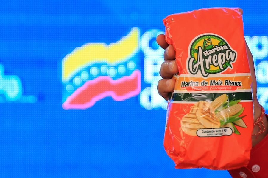 NicolasMaduro's tweet image. ¡Buenas Noticias! Inauguramos en el estado Portuguesa, la Planta Procesadora de Harina de Maíz Precocida “Harina Arepa". ¡Felicitaciones a todos sus trabajadores y trabajadoras! De sus manos nace una gran industria que garantiza el alimento para las familias venezolanas.