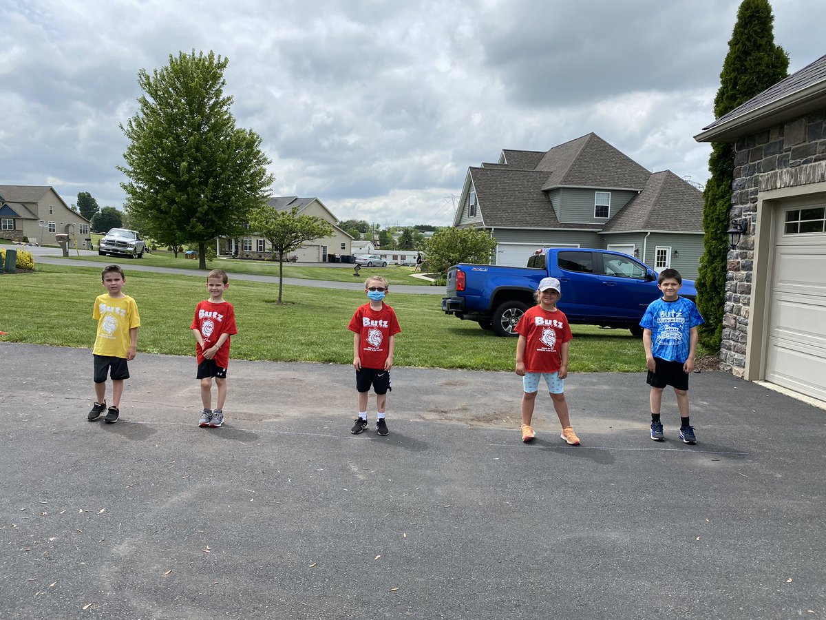 MacKenzieGuyer's tweet photo. Butz Elementary Virtual Field Day with the some kids from the neighborhood. #goodbetterbutz https://t.co/m6N42scZHk